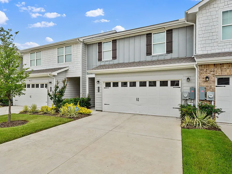 233 Berthe Ct — Photo 8