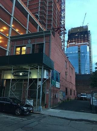 1st image of 522 W 37th St