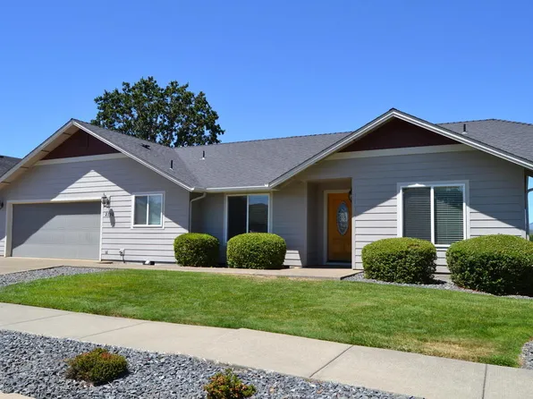2750 SW Mistybrook Dr, Grants Pass, OR 97527