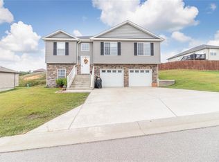 208 Sandstone Dr, Saint Robert, MO 65584