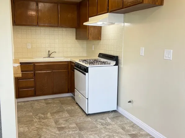 Villa Capri, 555 N Gaffey St #213, San Pedro, CA 90731