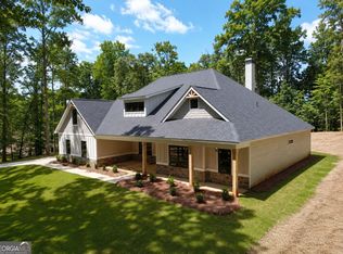 214 Signing Tree Trl, Clarkesville, GA 30523