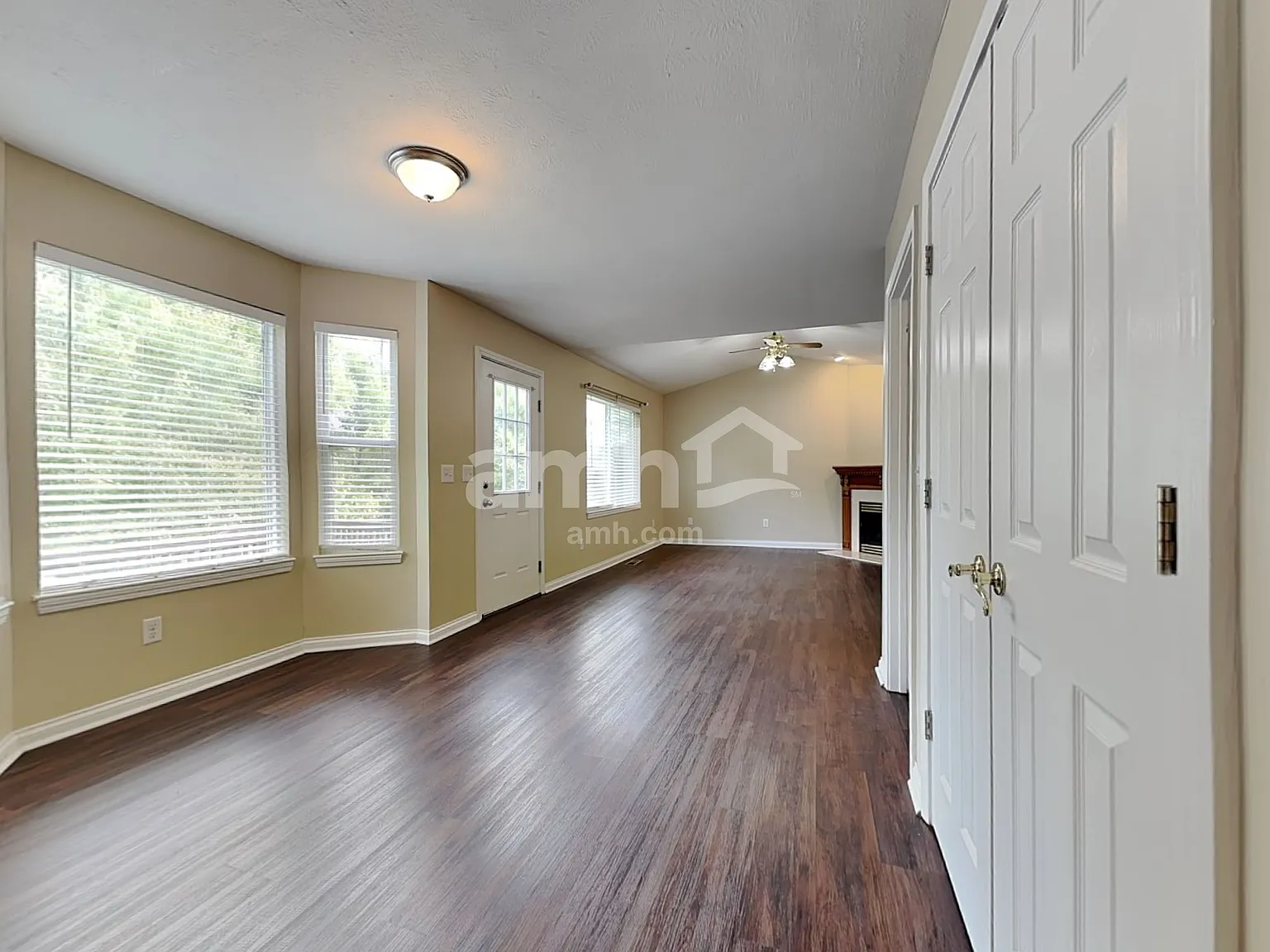4 bed, 3.5 bath, 1664 sqft, $2,355 — Photo 4