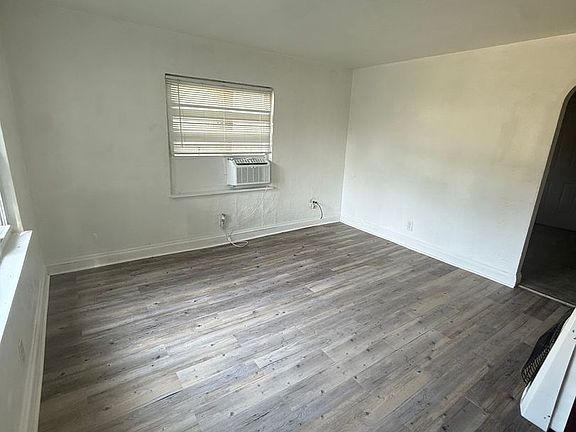 2nd image of 208-210 10th Ave
