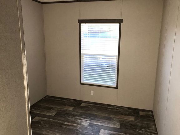 5th image of 2444 W Roble Dr