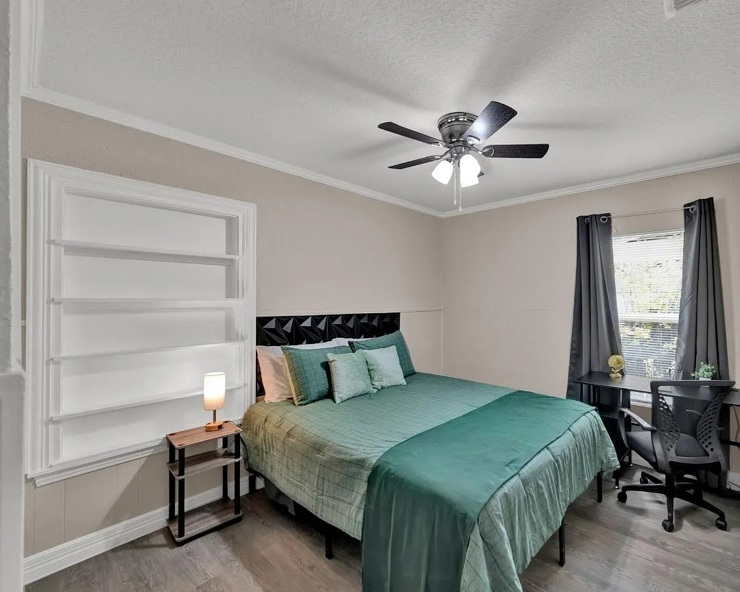 4 bed, 2.0 bath, 2095 sqft, $767 — Photo 1