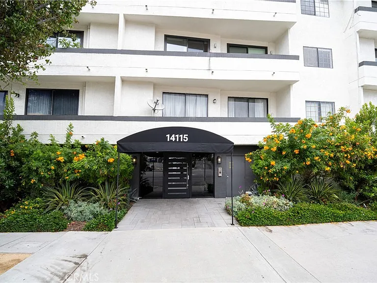 14115 Moorpark St — Photo 2