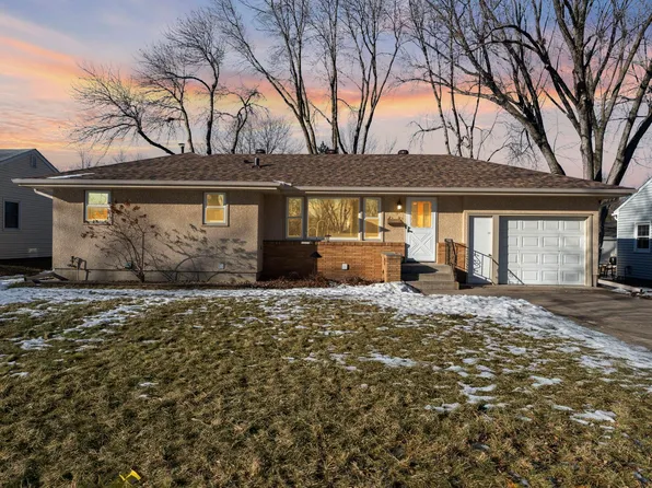 914 Lewis St S, Shakopee, MN 55379