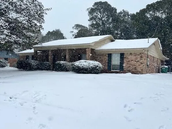 1412 Woodhaven St, Pascagoula, MS 39581