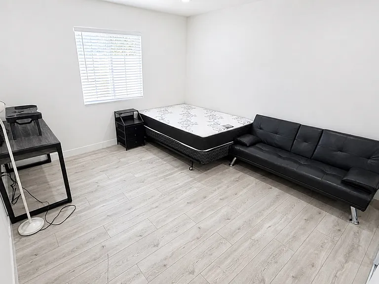 305 N College St — Photo 4