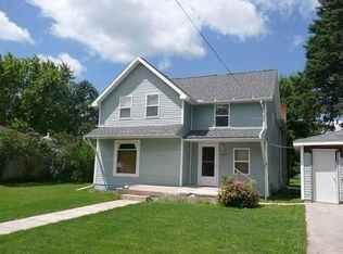 407 Maple St, Lena, IL 61048