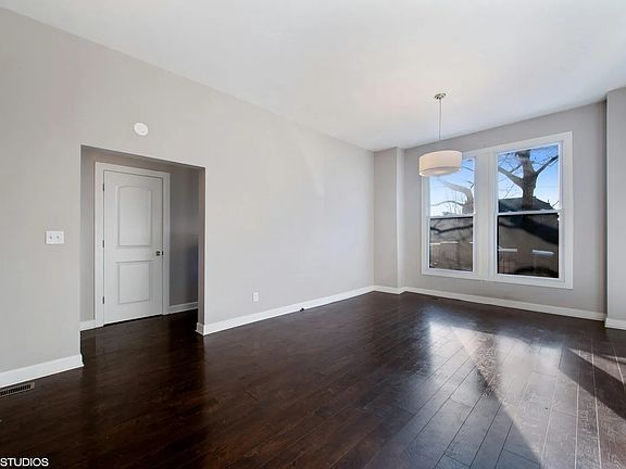 4th image of 1817 N Winchester Ave #1