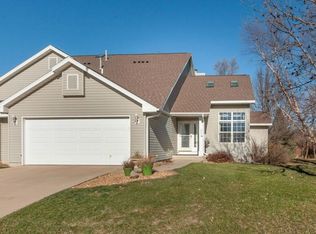 2230 Blairsferry Xing, Hiawatha, IA 52233