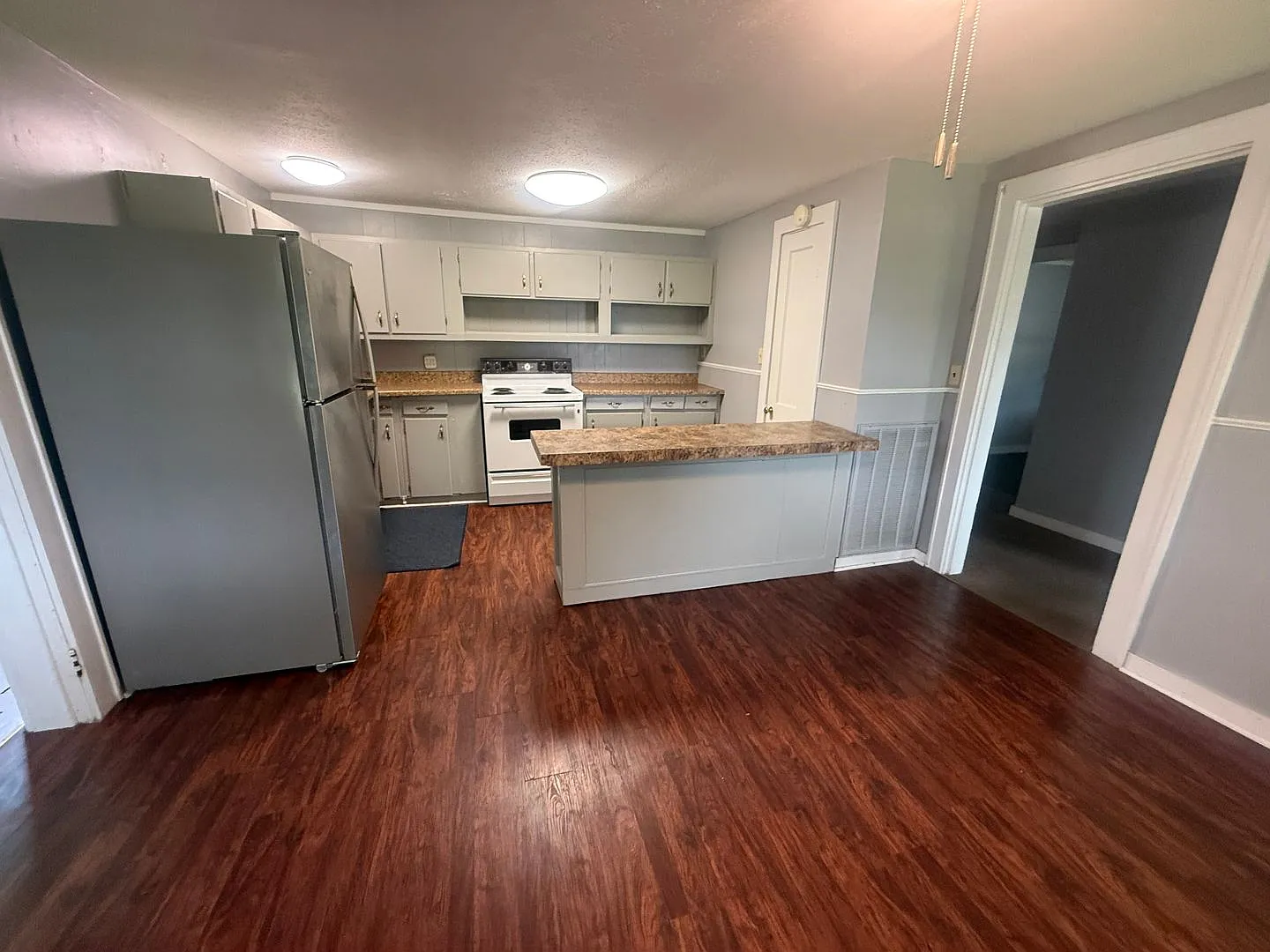 587 S Main Street — Photo 4
