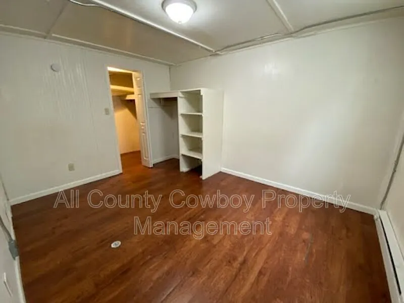 3 bed, 1.5 bath, $500 — Photo 4