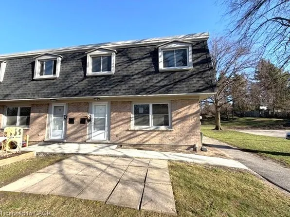 76 Borden Pkwy #10, Kitchener, ON N2M 3T4