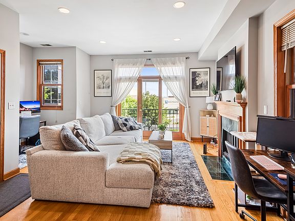 5th image of 1954 W Diversey Pkwy #1E