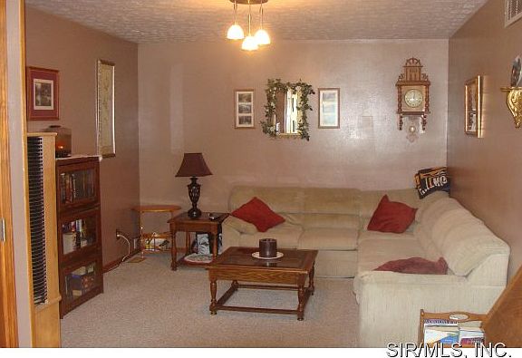 5th image of 4 Carol Lee Dr