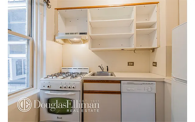 Rented by Douglas Elliman | media 22
