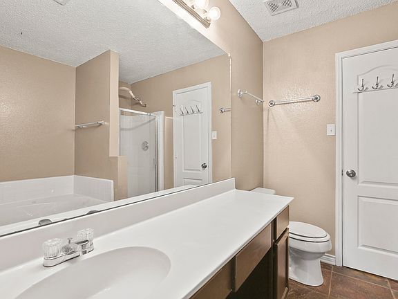 4th image of 1210 Willoughby Dr