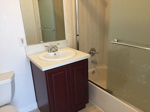5th image of 606 Hobart St