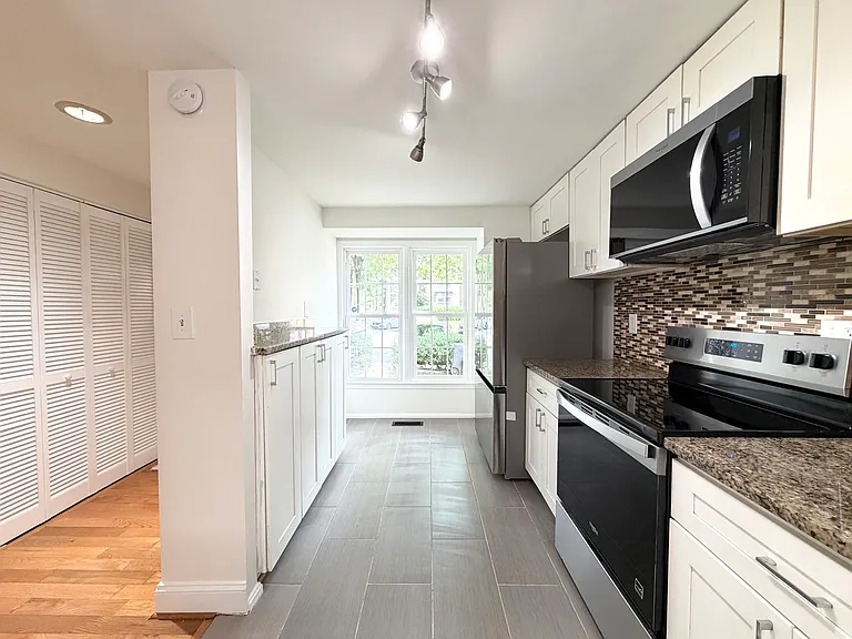 20503 Strath Haven Dr — Photo 11
