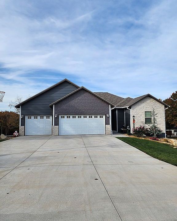 1st image of 65 Silver Sunset Ln