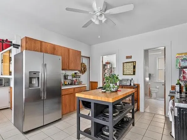 16 Edwards St #1, New Haven, CT 06511