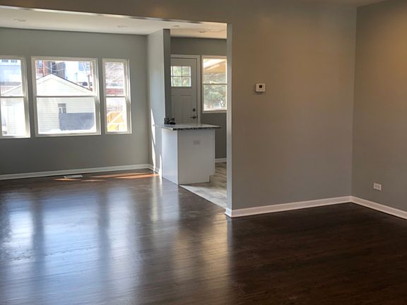 5th image of 10942 S Eberhart Ave