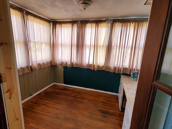 4th image of 600 S Walnut St