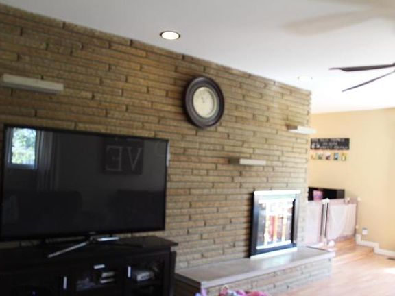 5th image of 164 Serran Dr