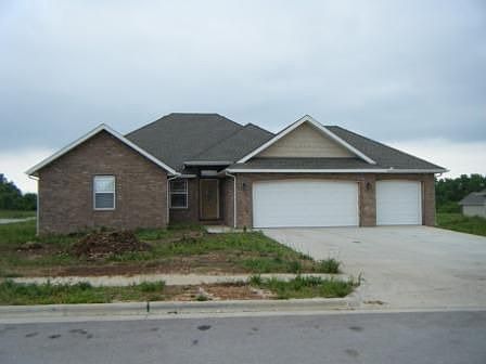 1st image of 221 W Pheasant Ln