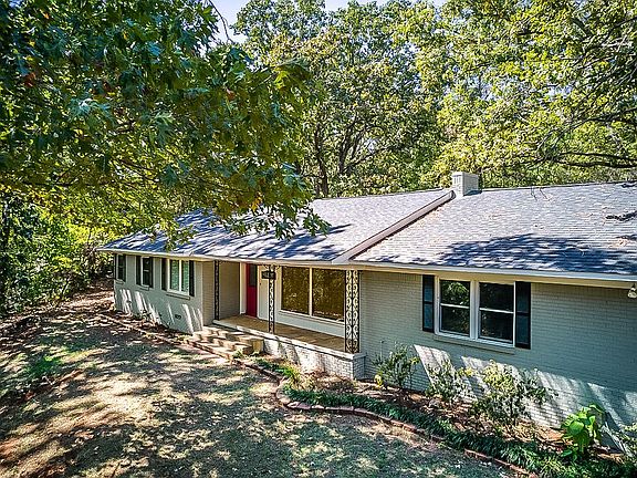 4th image of 311 Lakeshore Dr