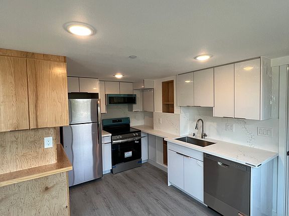 3rd image of 1027 Sturgus Ave S #4-1