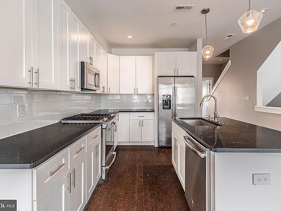 3rd image of 1918 E Letterly St Unit 2