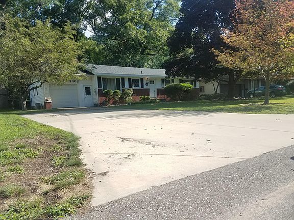 3rd image of 2302 Castle Ave