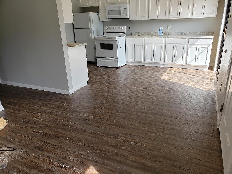 1st image of 609 E Main St