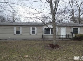 812 Country View St, Virden, IL 62690