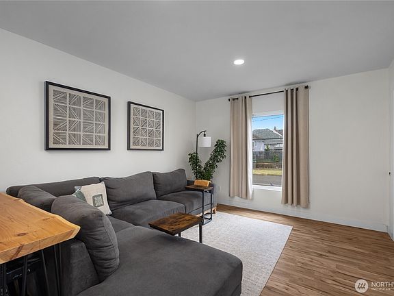 5th image of 206 Hewitt Avenue