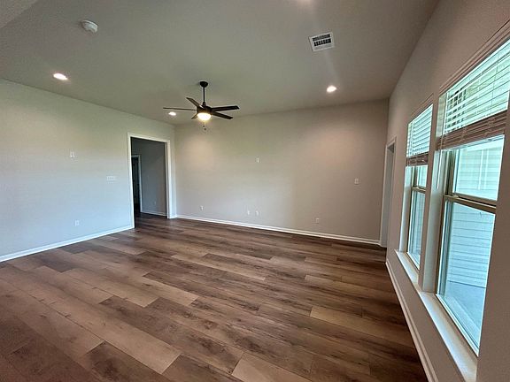3rd image of 179 Pond Dr