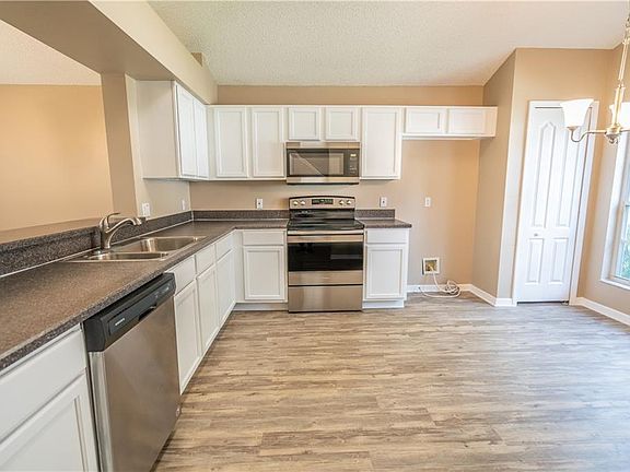 3rd image of 439 Eastbridge Dr