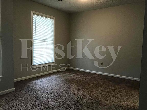 3rd image of 1201 Creekwood Cv