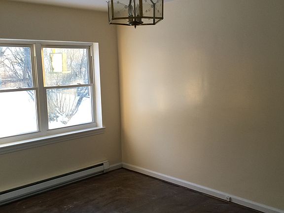 5th image of 202 Marlington St
