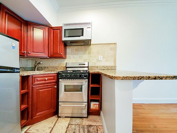 3rd image of 400 E 63rd St APT 2D