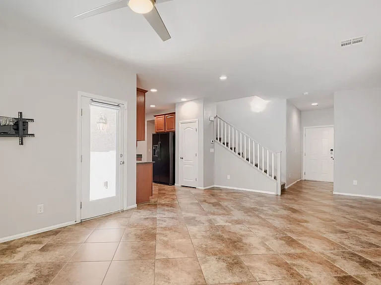 879 Cool Aquamarine St — Photo 5