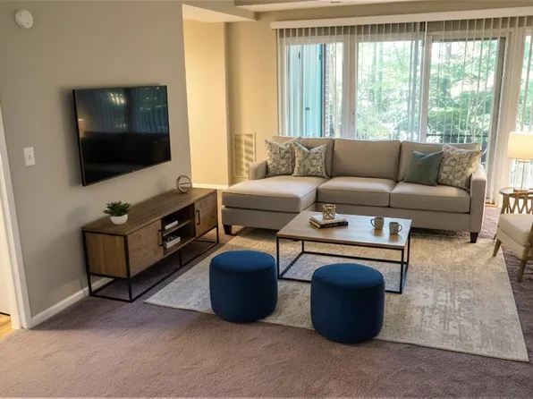 11818 Breton Ct APT 1A, Reston, VA 20191