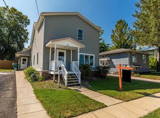 807 Alaska Ave, Mount Horeb, WI 53572