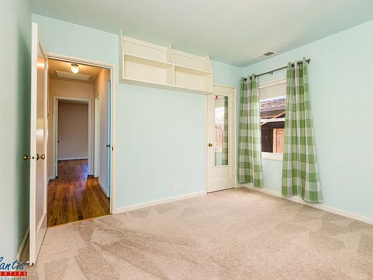 525 Laverne Ave — Photo 12