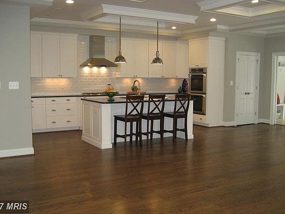 3rd image of 4417 Brookfield Dr