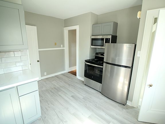 2nd image of 501 Dickinson St SE